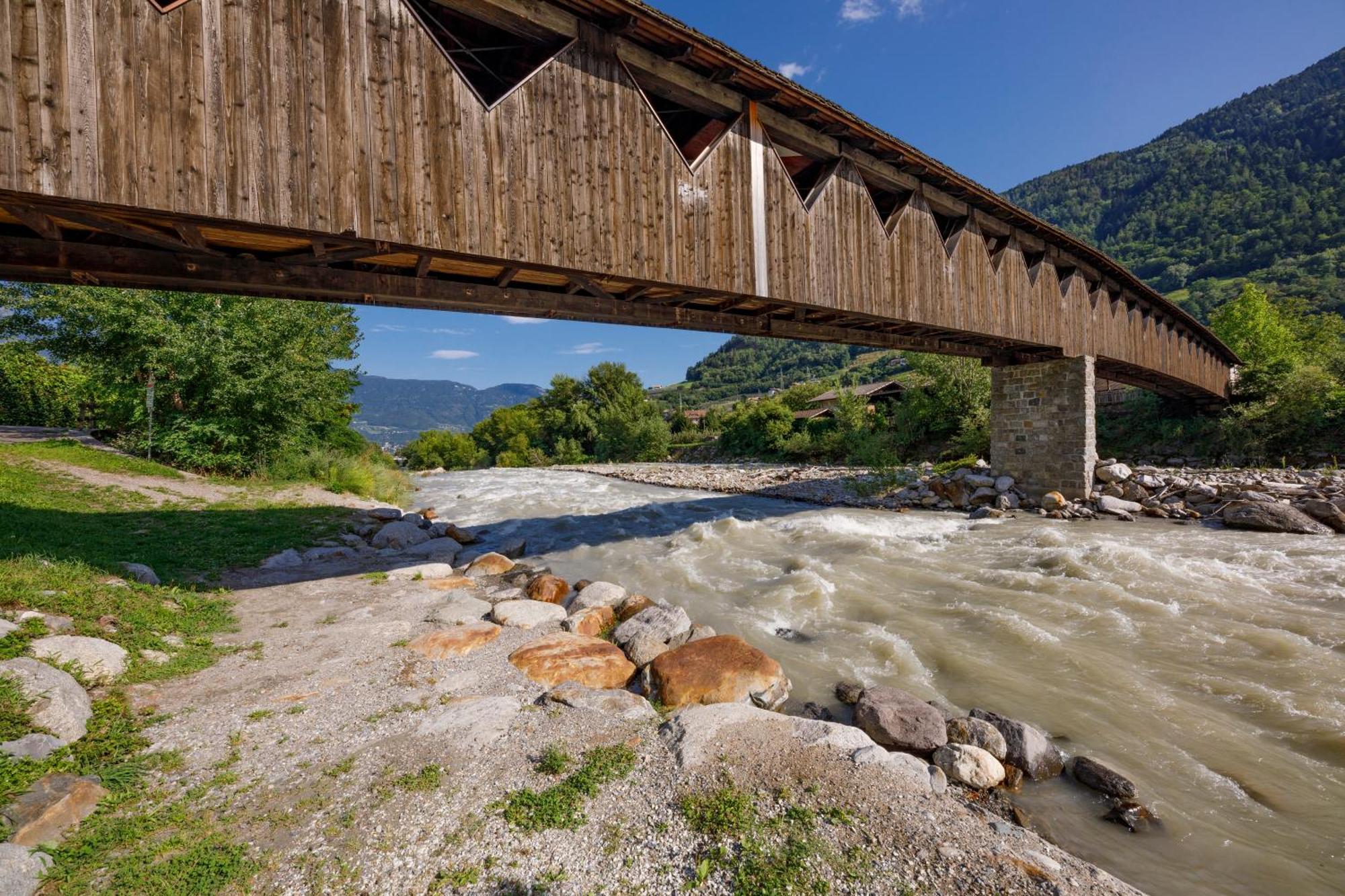 Ferienwohnungen St Hippolyt Mit Hallenbad Algund Exterior foto