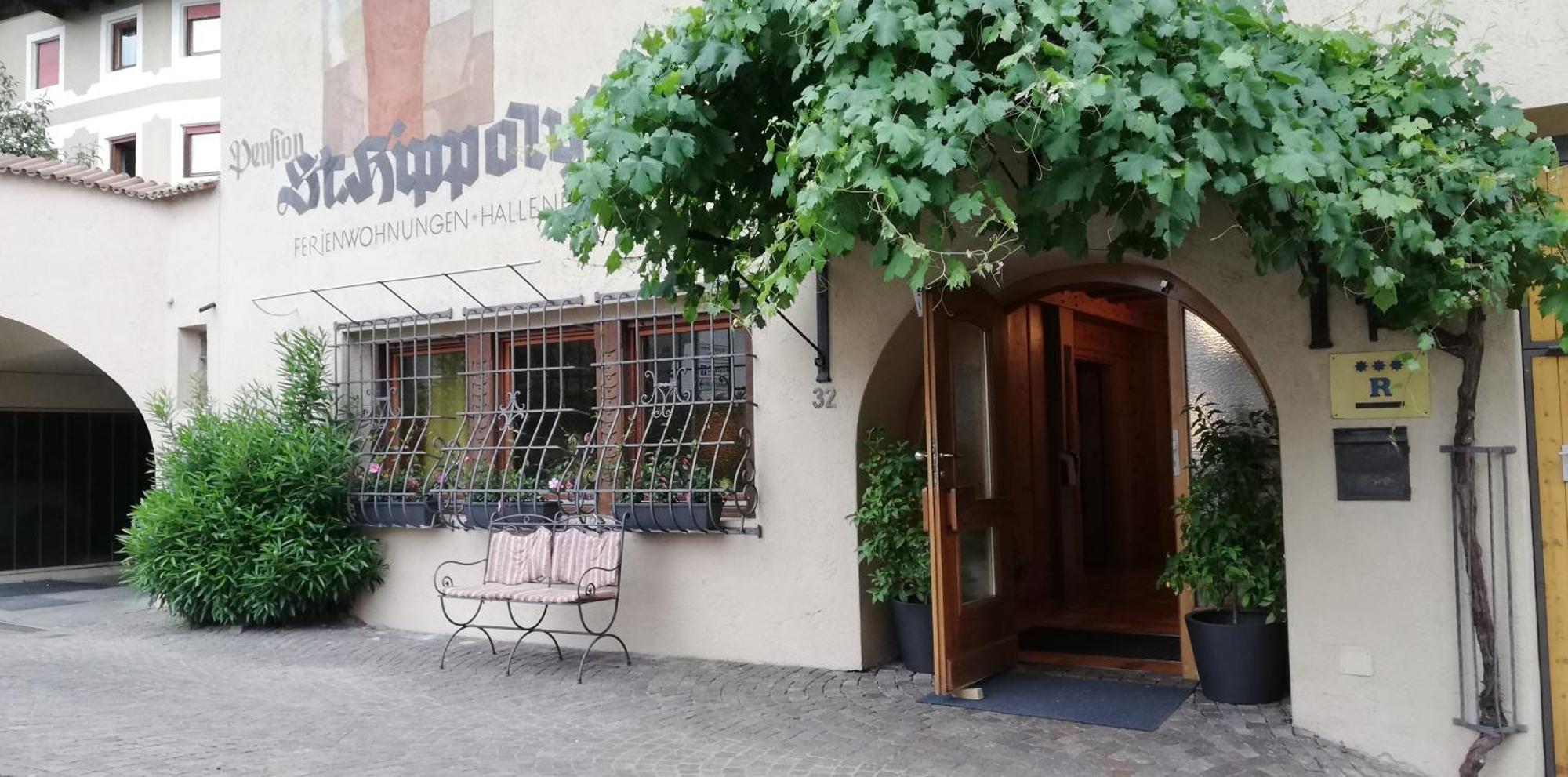 Ferienwohnungen St Hippolyt Mit Hallenbad Algund Exterior foto