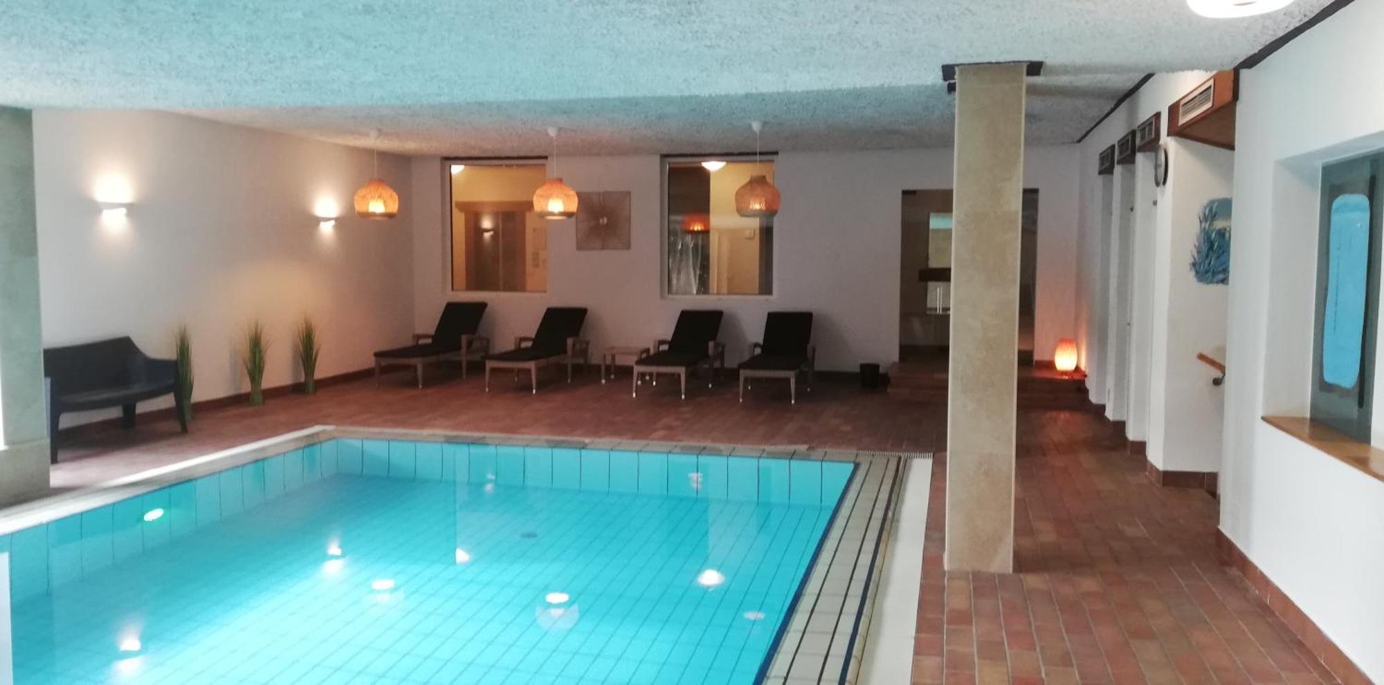 Ferienwohnungen St Hippolyt Mit Hallenbad Algund Exterior foto