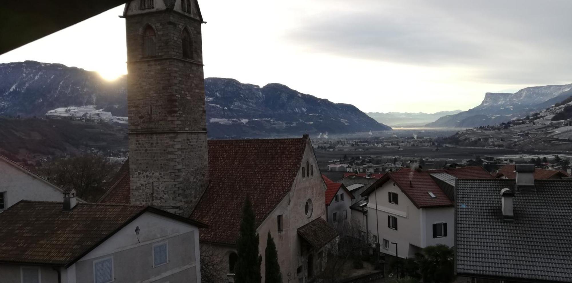 Ferienwohnungen St Hippolyt Mit Hallenbad Algund Exterior foto