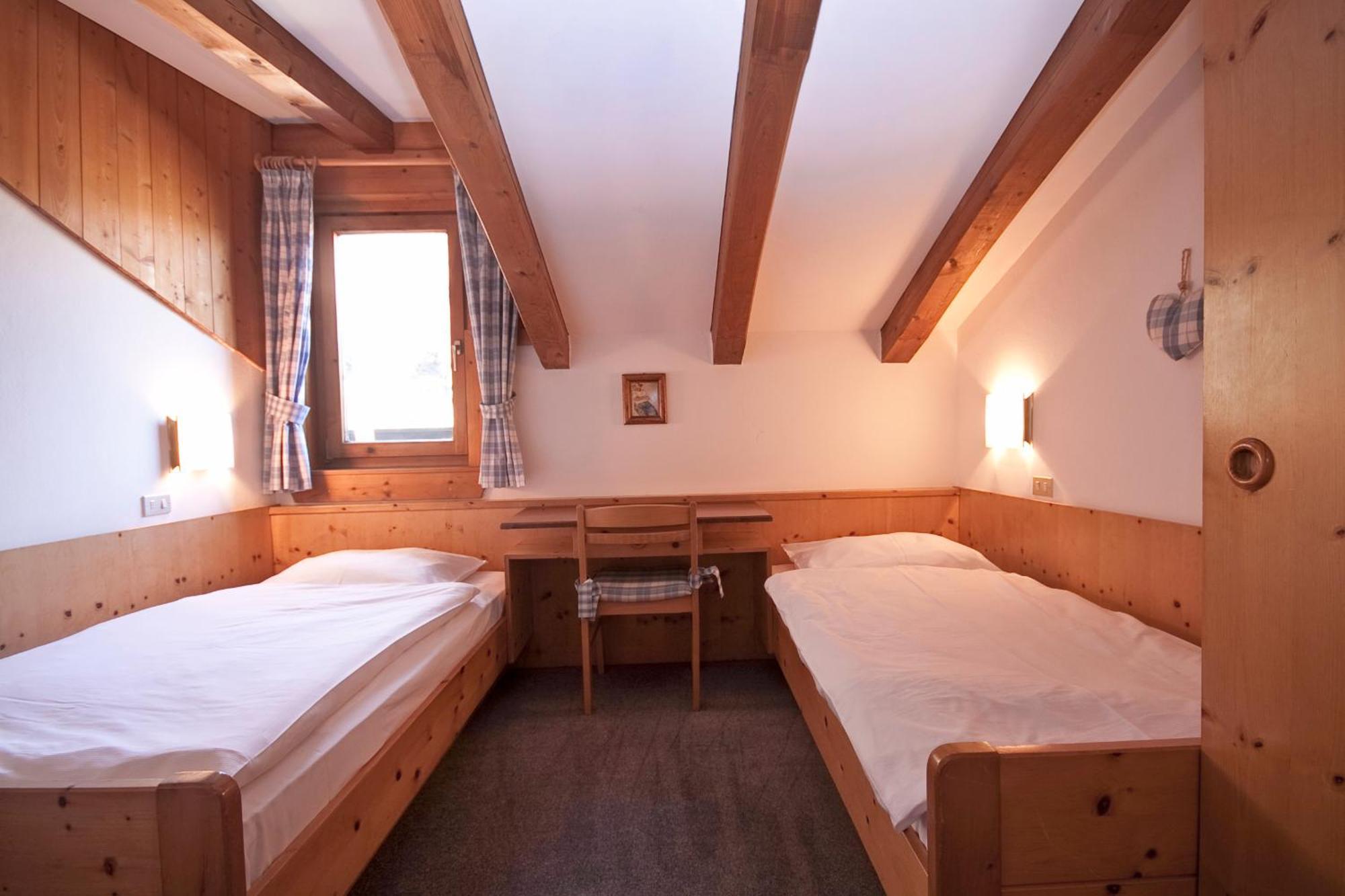 Ferienwohnungen St Hippolyt Mit Hallenbad Algund Exterior foto